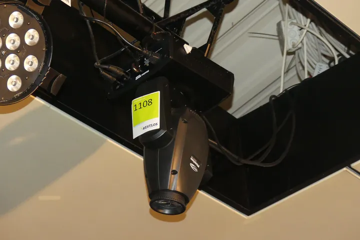 Showtec Moving Head Strahler Modell: Phantom Beam 20LED / Hinweis: ohne Traverse
